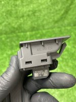 Audi / A6 / Кнопка открытия багажника