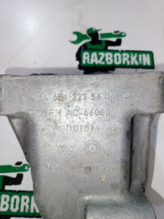 Mercedes-Benz / GLC 250d 4-matic / Кронштейн двигателя