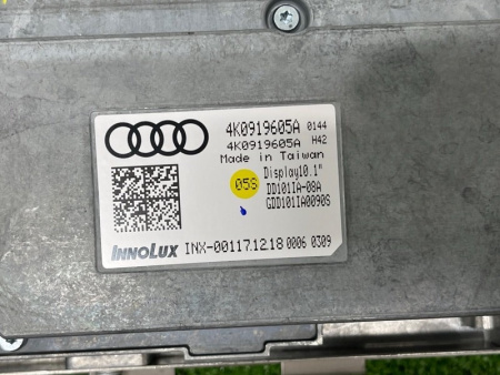 Audi / A7 / Дисплей мультимедиа
