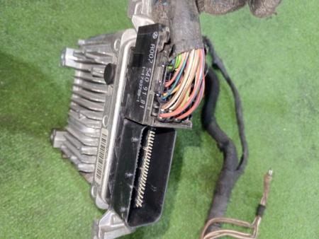 Mercedes-Benz / E-Class / Блок управления двигателем