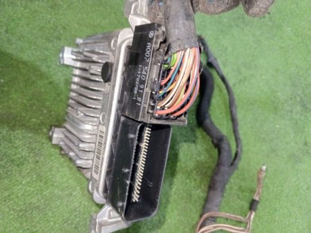 Mercedes-Benz / E-Class / Блок управления двигателем