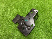 Audi / Q7 / Крюк замка капота