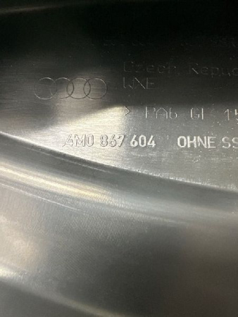 Audi / Q7 / Солнце защитная шторка заднего стекла