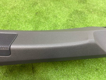 Audi / Q8 / Накладка стойки