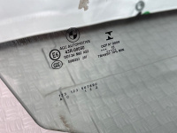 BMW / 5-Series / Стекло двери