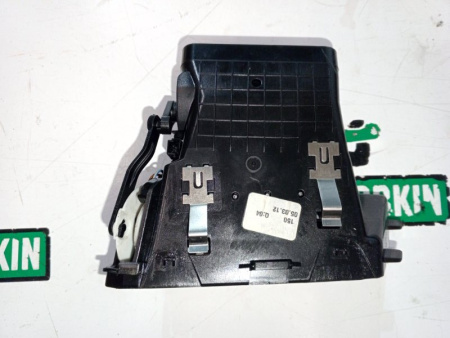 Mercedes-Benz / E-Class / Воздуховод салона