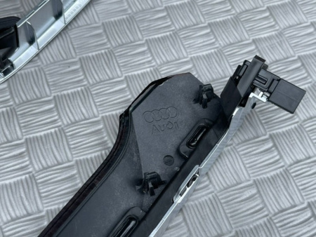 Audi / SQ8 / Декоративная накладка Carbon