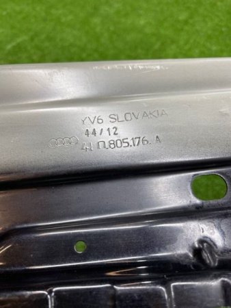 Audi / Q7 / Кронштейн крыла
