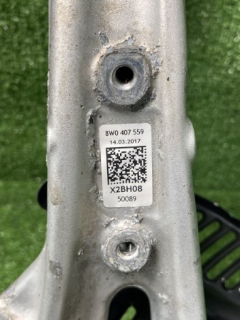 Audi / S5 / Кулак поворотный
