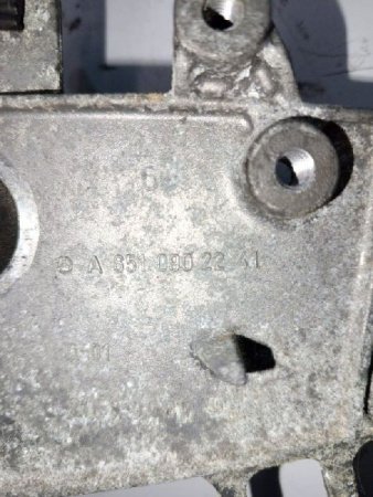 Mercedes-Benz / E-Class / Кронштейн