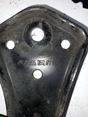 Mercedes-Benz / GLC 250d 4-matic / Кронштейн подрамника