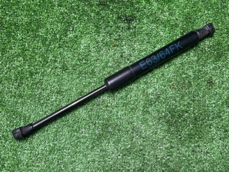 BMW / M6 / Амортизатор капота