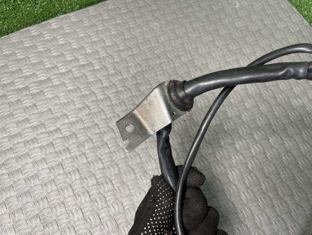 Mercedes-Benz / E-Class / Клемма аккумулятора