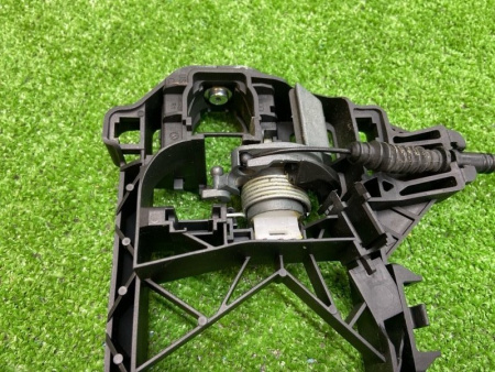 Audi / Q8 / Кронштейн ручки двери