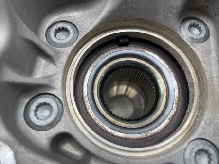 Audi / A6 / Кулак поворотный