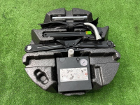 Audi / Q8 / Набор инструментов