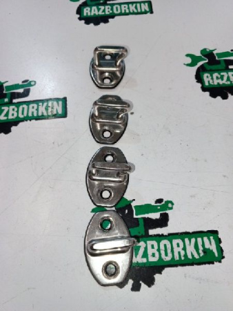 Porsche / Cayenne / Петля замка двери