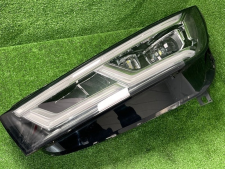 Audi / Q5 / Фара