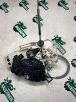 Volkswagen / Tiguan / Замок двери