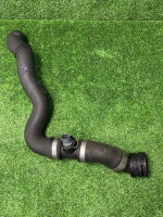 Audi / Q7 / Патрубок радиатора