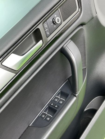 Volkswagen / Touareg / Дверь боковая