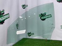 Audi / Q8 / Стекло двери