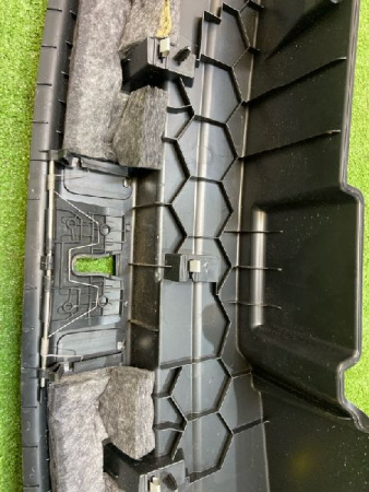 Volkswagen / Touareg / Накладка замка багажника
