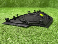 Audi / A6 / Накладка динамика