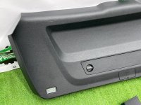 Audi / Q8 / Обшивка крышки багажника