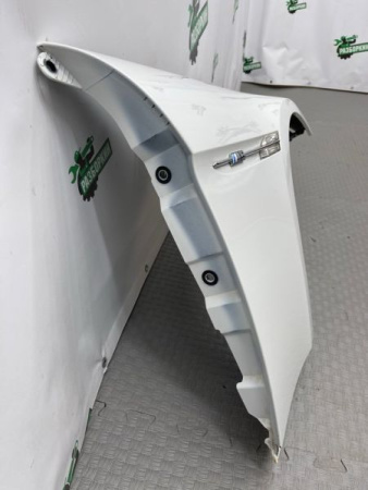 BMW / M6 / Крыло