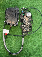 BMW / 7-Series / Замок багажника