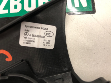 Mercedes-Benz / GLC 250d 4-matic / Накладка динамика двери