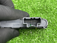 Ford / EXPLORER / Кнопка крышки багажника