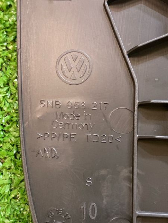 Volkswagen / Tiguan / накладка торпедо