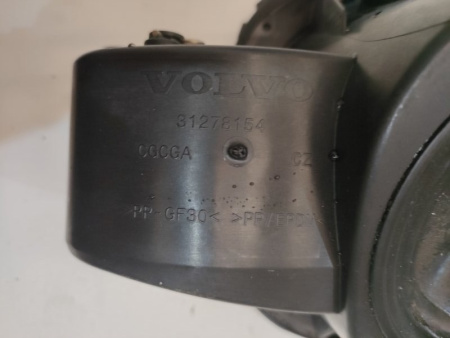 Volvo / S60 / Лючок топливного бака