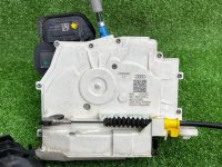 Audi / A6 / Замок двери комплект