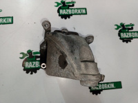 Mercedes-Benz / E-Class / Кронштейн двигателя