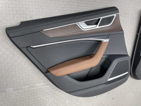 Audi / A6 / Комплект обшивок двери