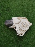 Volkswagen / Touareg / Мотор стеклоподъемника