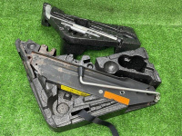 Audi / Q7 / Набор инструментов