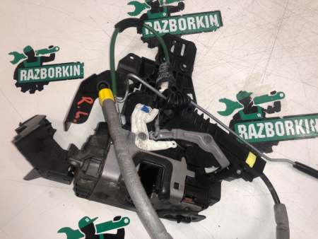 Mercedes-Benz / GLC 250d 4-matic / Замок боковой двери