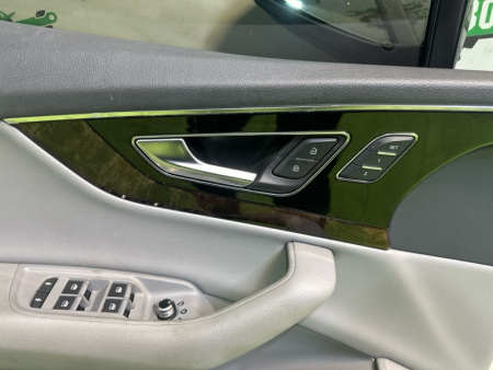 Audi / Q7 / Дверь боковая