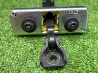 Chevrolet / Tahoe / Ограничитель двери