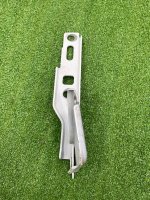 Audi / Q7 / Петля капота