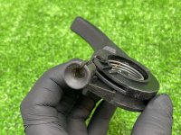 Mercedes-Benz / 190e / Ручка открытия капота