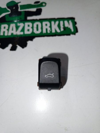 Audi / Q3 / Кнопка открытия багажника