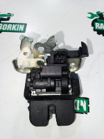 Audi / A6 / Замок багажника