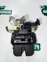 Audi / A6 / Замок багажника