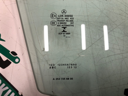 Mercedes-Benz / GLC 250d 4-matic / Стекло двери