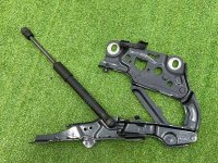 BMW / 7-Series / Петля капота